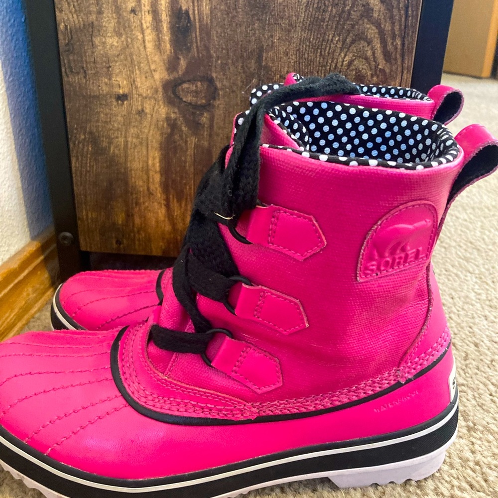 Hot pink sorel waterproof boots